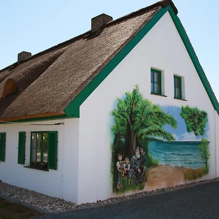 Reetferienhaus Seeschwalbe Casa de Férias Zirkow